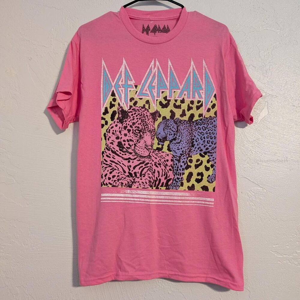 Def-leppard Men's Pink T-shirt